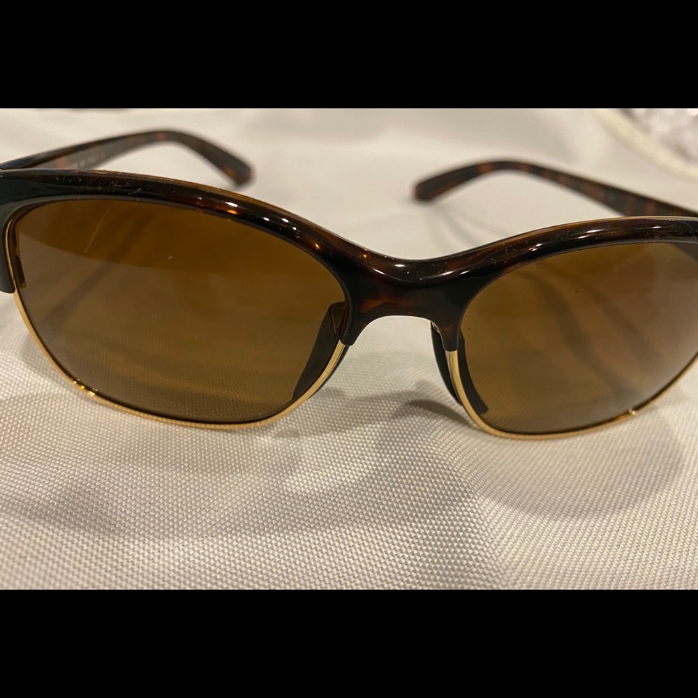 Mint Oakley polarized tortoise sunglasses